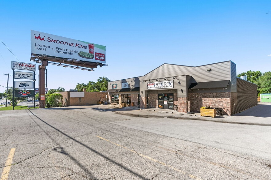 More Photos Of 1910-1918 N Rand Rd, Palatine Freestanding For Sale