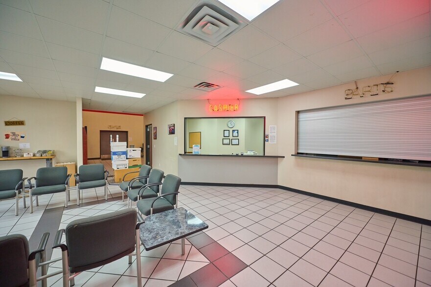 More Photos Of 1902 E Central Texas Expy, Killeen Auto Dealership For Lease