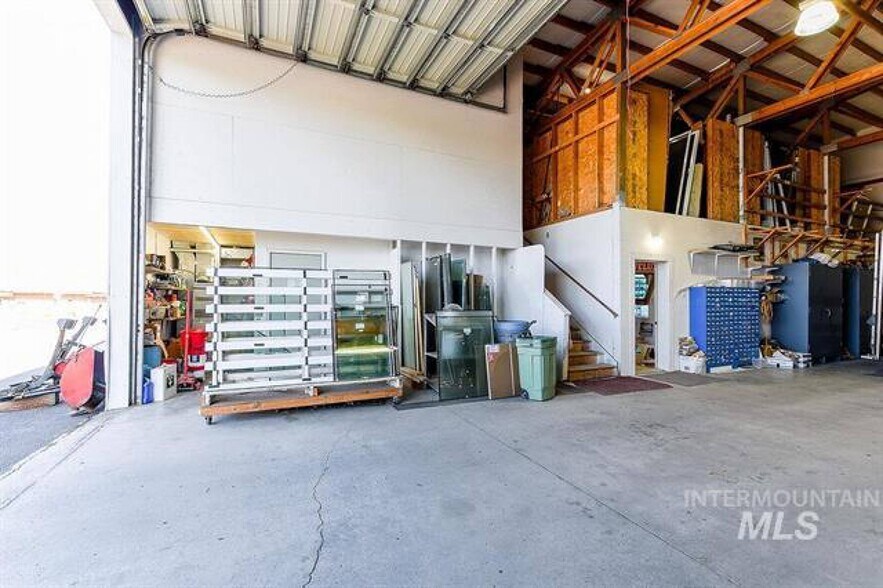 More Photos Of 603 & 621 N Main St, Moscow Distribution For Sale