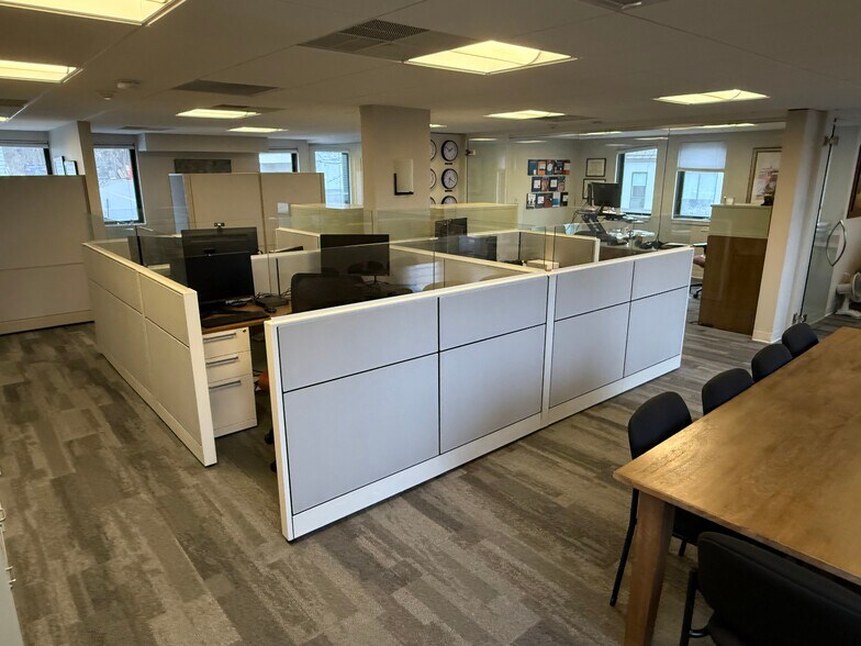 More Photos Of 6 Greenleaf Woods Dr, Portsmouth Office For Sale