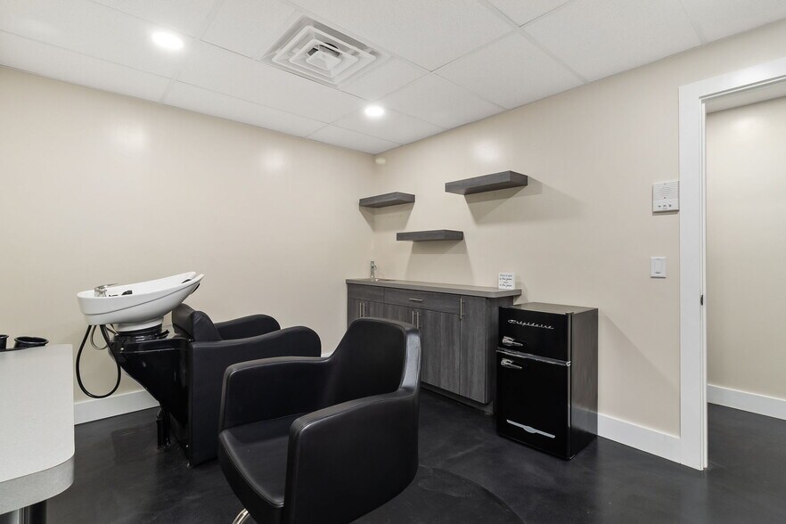 More Photos Of 1900 Tamiami Trl, Punta Gorda Office For Sale