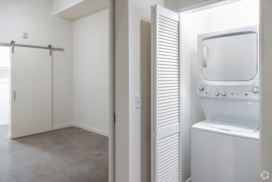 More Photos Of 3750 Main St, Riverside Apartments For Lease