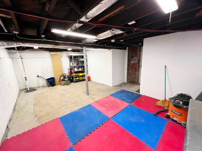 More Photos Of 530 Bayway Ave, Elizabeth General Retail For Sale