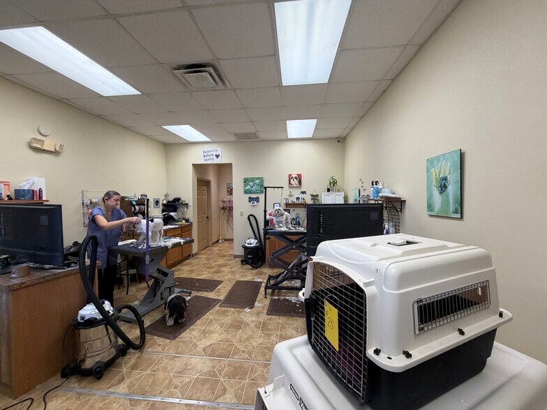 More Photos Of 1220 Hand Ave, Ormond Beach Showroom For Lease