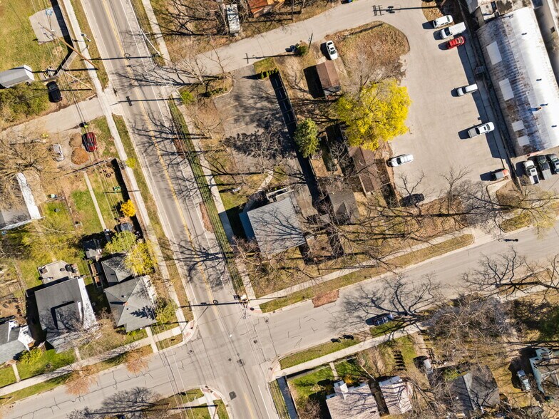 More Photos Of 1323 Cass St, Traverse City Flex For Sale