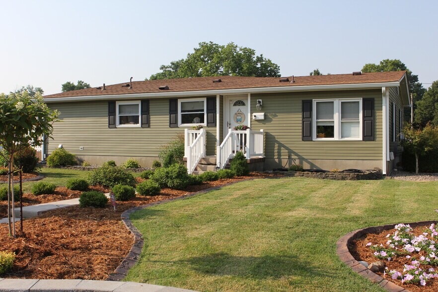 More Photos Of 3935 Blanton Ln, Louisville Garden Center For Sale