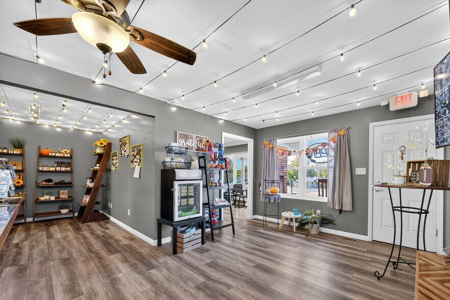 More Photos Of 302 S Lincoln Dr, Troy Office For Sale