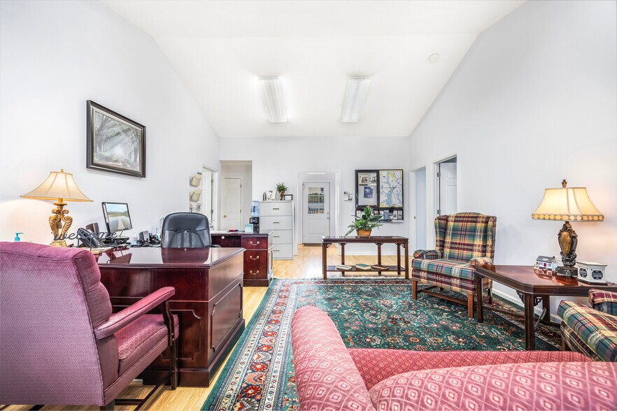 More Photos Of 13325 Jones St, Lavonia Office For Sale