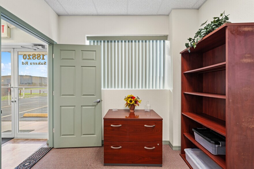 More Photos Of 18820 Sakera Rd, Hudson Warehouse For Sale