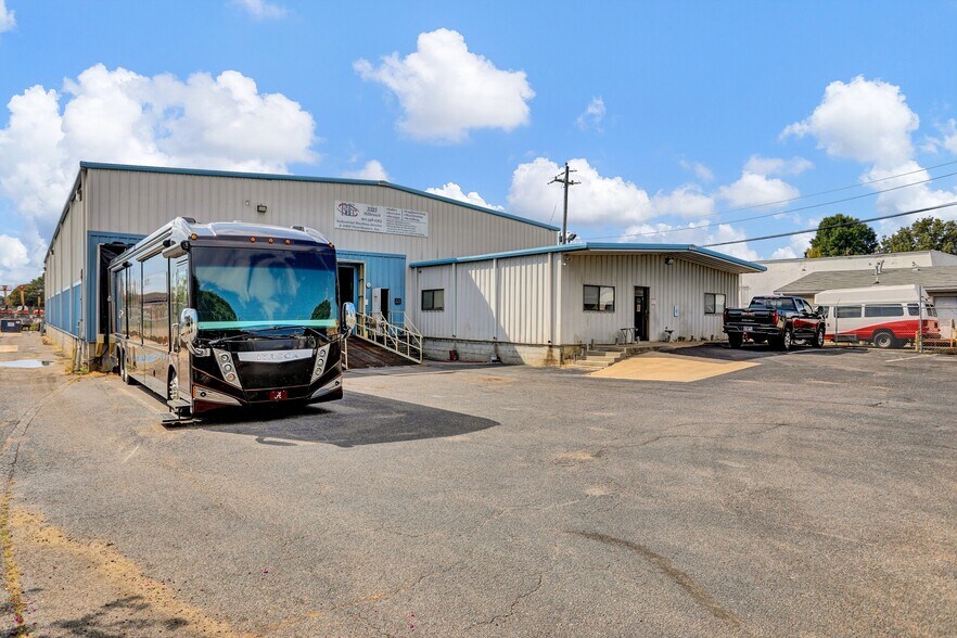 More Photos Of 3325 Millbranch Rd, Memphis Warehouse For Sale