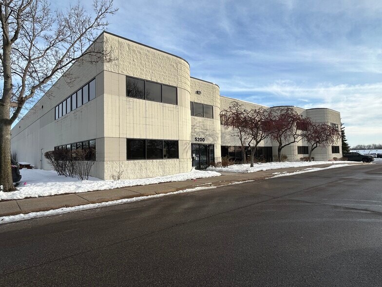 More Photos Of 2100 Woodale Ave, Mounds View Manufacturing For Lease