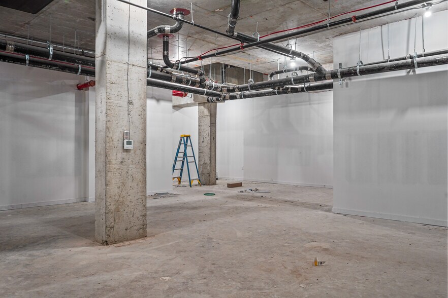 More Photos Of 65 Eckford St, Brooklyn Warehouse For Lease