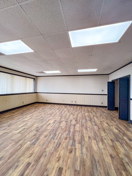 More Photos Of 1685 E Washington Ave, Navasota Office For Lease