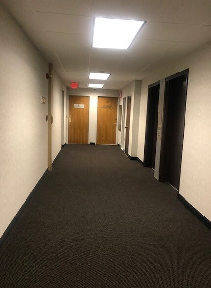 More Photos Of 1615 Northern Blvd, Manhasset Office For Lease