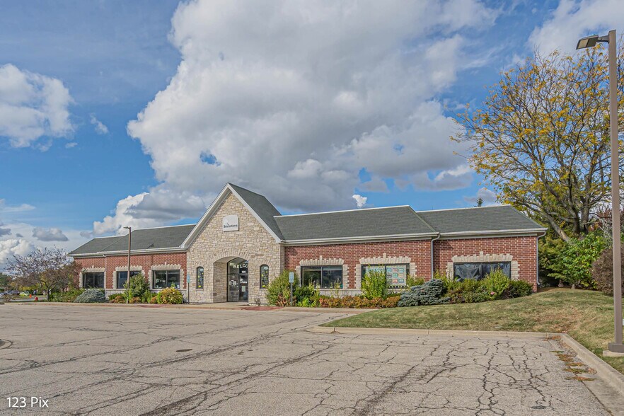 More Photos Of 625 N Bridgeport Ter, Lindenhurst Freestanding For Sale