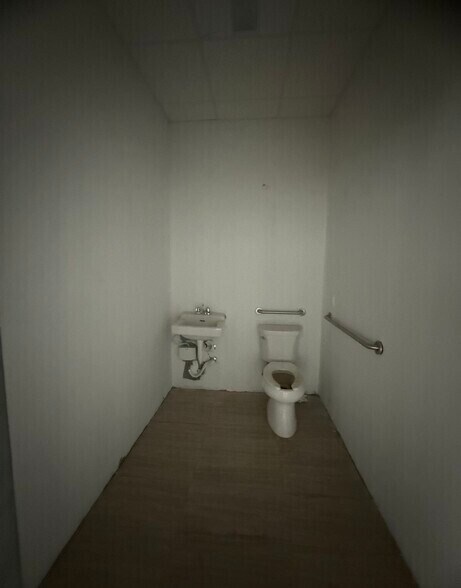 More Photos Of 441 Northfield Ave, Staten Island General Retail For Lease