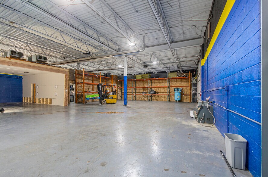 More Photos Of 25315 Kean St, Dearborn Industrial For Lease