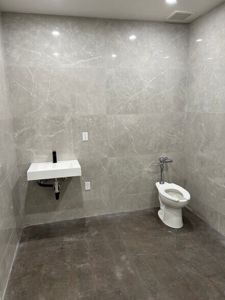 More Photos Of 3833 Medford St, Los Angeles Land For Lease