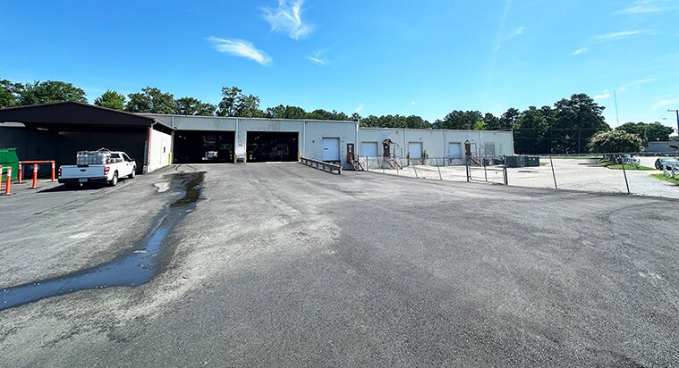 More Photos Of 6707 Warwick Rd, Richmond Warehouse For Sale