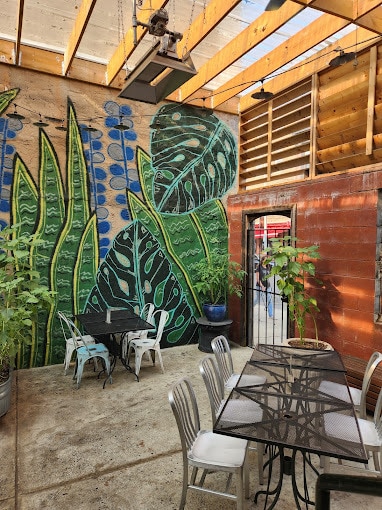 More Photos Of 914 N 2nd St, Philadelphia Restaurant For Lease