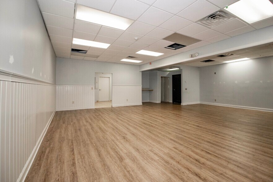 More Photos Of 285 N Main St, Troutman General Retail For Lease