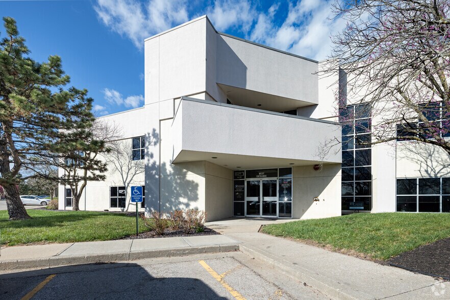 Primary Photo Of 801 N Mur-Len Rd, Olathe Medical For Lease