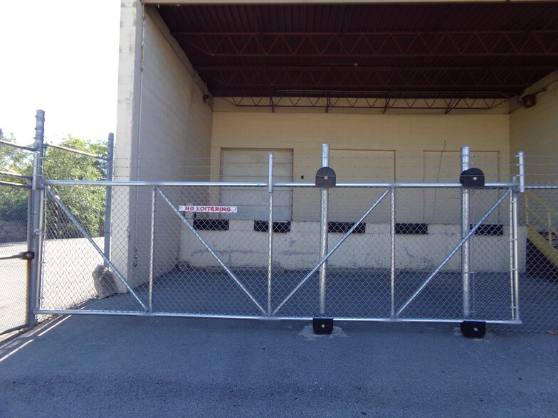 More Photos Of 709 Forest Ave, Kansas City Warehouse For Lease