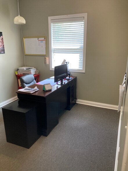 More Photos Of 1990 Louisville Rd, Bowling Green Office For Lease