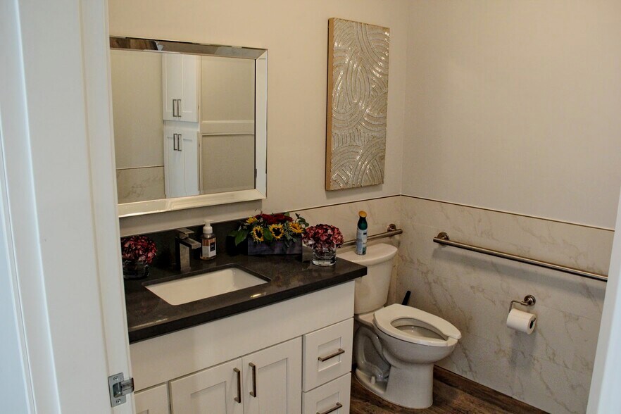 More Photos Of 5029 Bleecker St, Baldwin Park Office For Lease