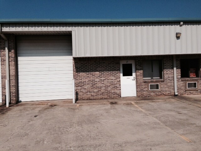 More Photos Of 4064 Nine McFarland Dr, Alpharetta Flex For Lease