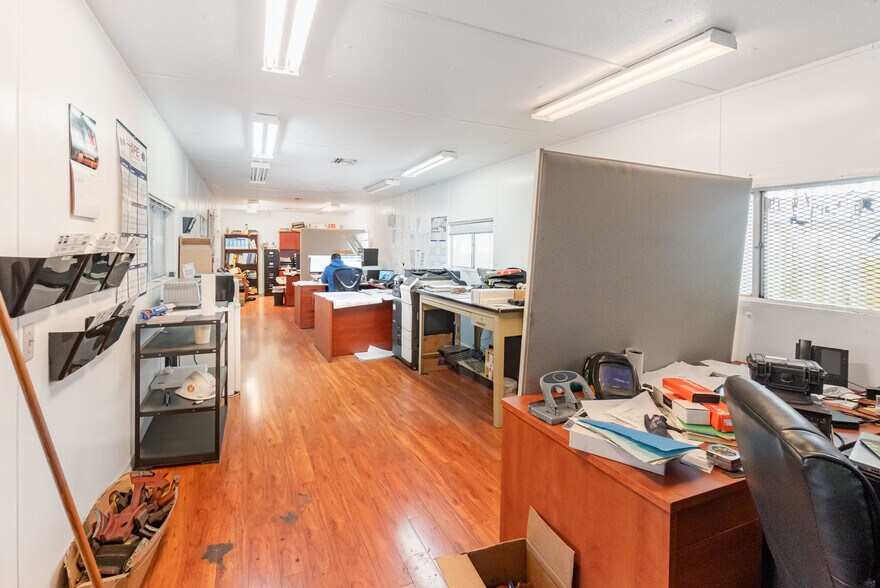 More Photos Of 204 5th St, Orlando Industrial For Sale