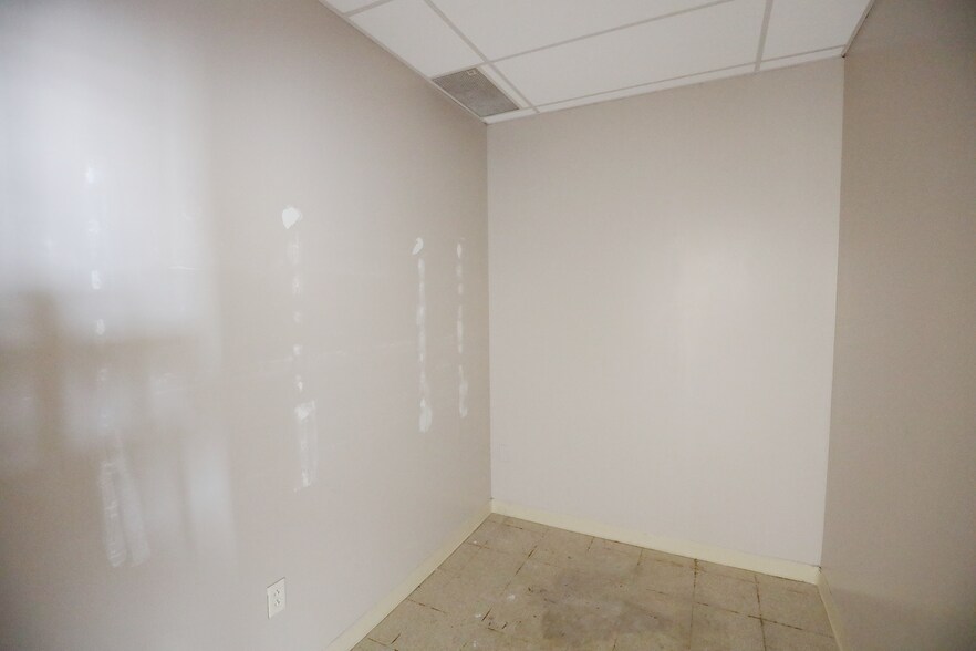 More Photos Of 6281 Som Center Rd, Solon General Retail For Lease