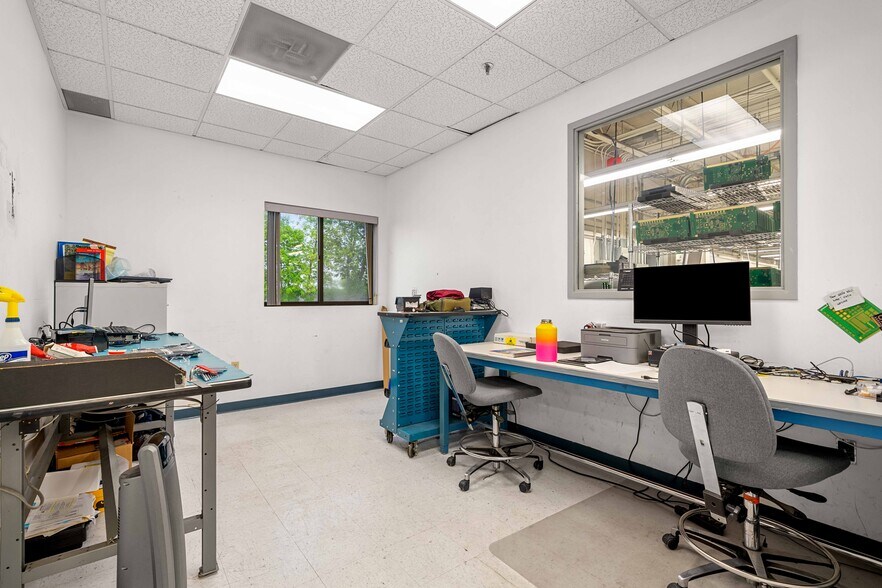 More Photos Of 63 Neck Rd, Haverhill Light Manufacturing For Sale