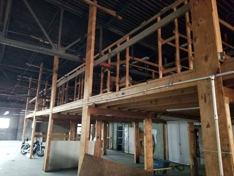 More Photos Of 1015 State Ave, Kansas City Showroom For Lease