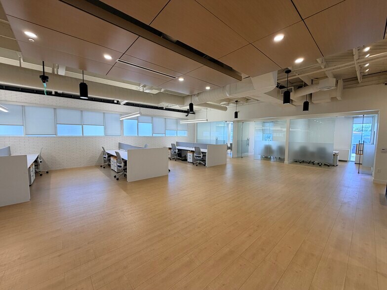 More Photos Of 470 S San Vicente Blvd, West Hollywood Office For Lease