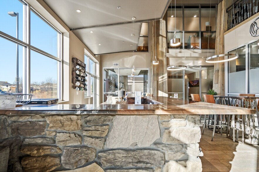 More Photos Of 165 Caprice Ct, Castle Rock Warehouse For Lease