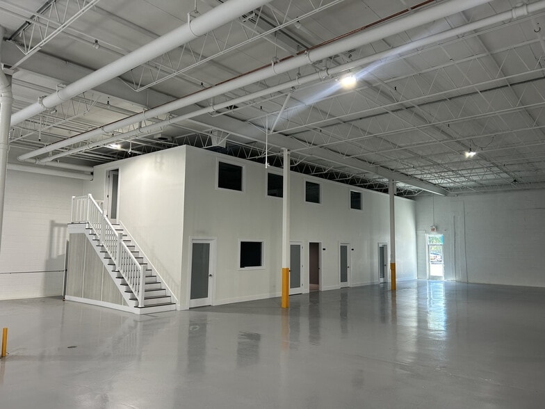 More Photos Of 4202 W 45th St, Chicago Warehouse For Lease