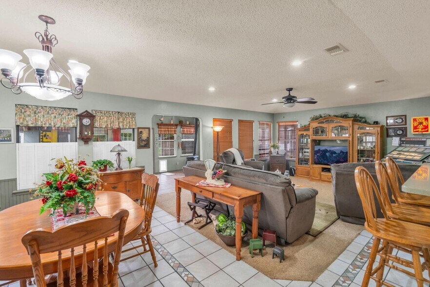More Photos Of 103 Roundabout Ln, Huntsville Specialty For Sale