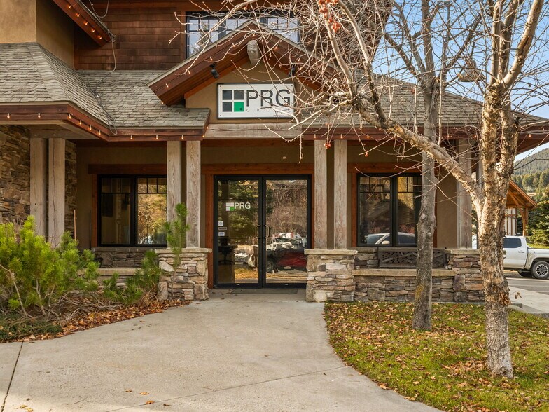 More Photos Of 36 Center Ln, Big Sky Office For Lease