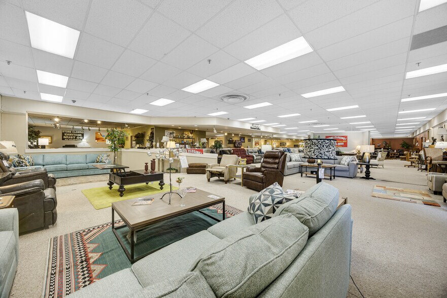 More Photos Of 345 S Academy Blvd, Colorado Springs Freestanding For Sale