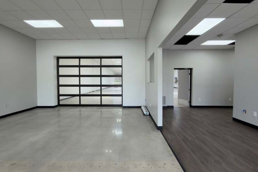 More Photos Of 11574 E Gondola St, Sharonville Warehouse For Lease