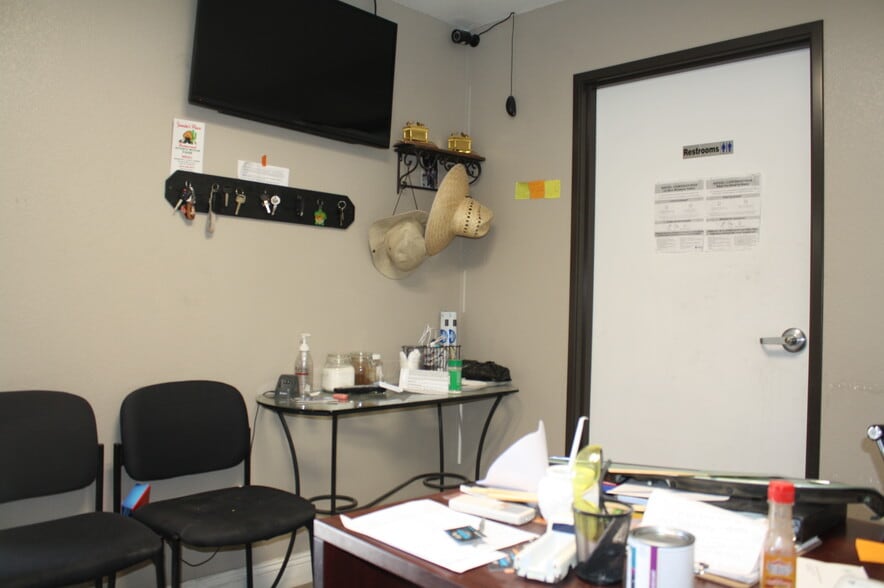 More Photos Of 45240 N Trevor Ave, Lancaster Auto Repair For Sale