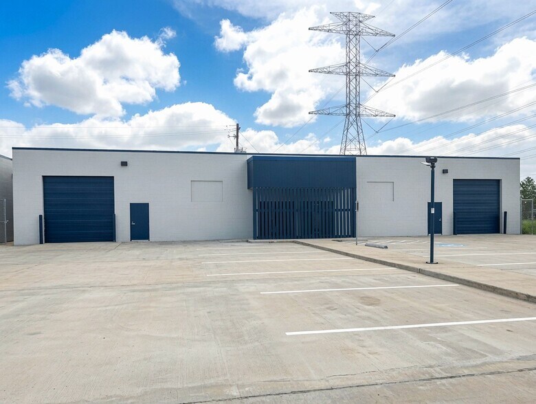 More Photos Of 5849-5891 W 34th St, Houston Unknown For Lease