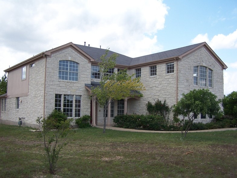More Photos Of 1620 Red Bud Ln, Round Rock Office For Lease