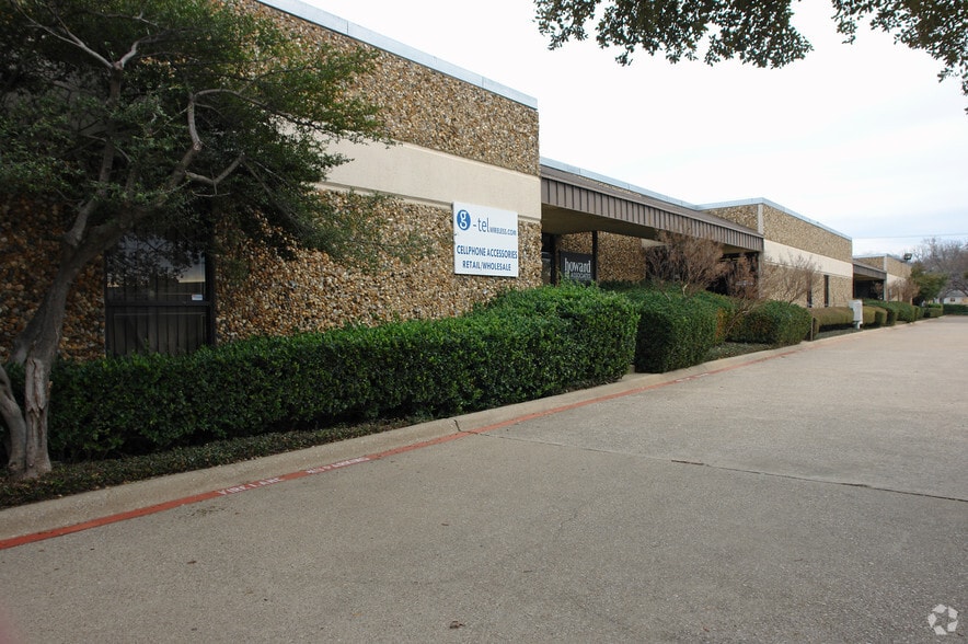 More Photos Of 1600 N Stemmons Fwy, Carrollton Flex For Lease