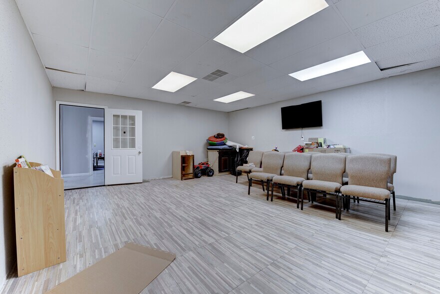 More Photos Of 4230 E FM 1462 Rd, Rosharon Storefront Retail Office For Lease
