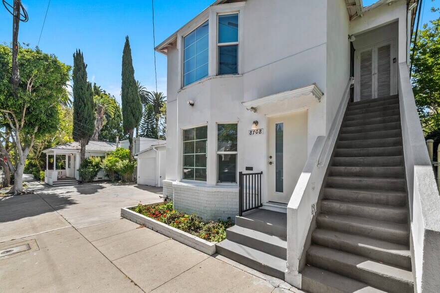 More Photos Of 8710 Sherwood Dr, West Hollywood Multifamily For Sale