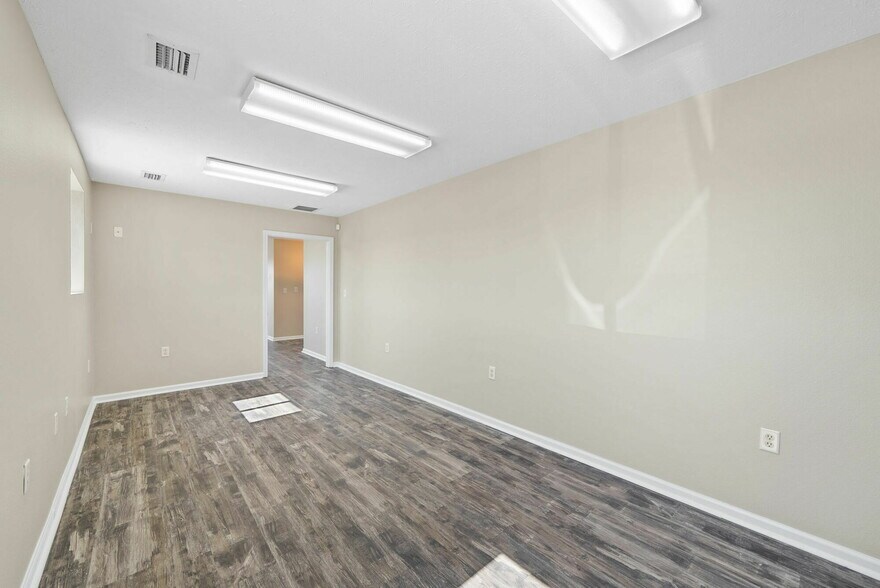 More Photos Of 1225 Transmitter Rd, Panama City Warehouse For Lease