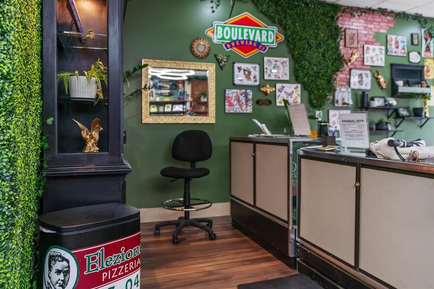 More Photos Of 453-463 S Thompson Ave, Excelsior Springs Storefront Retail Office For Sale