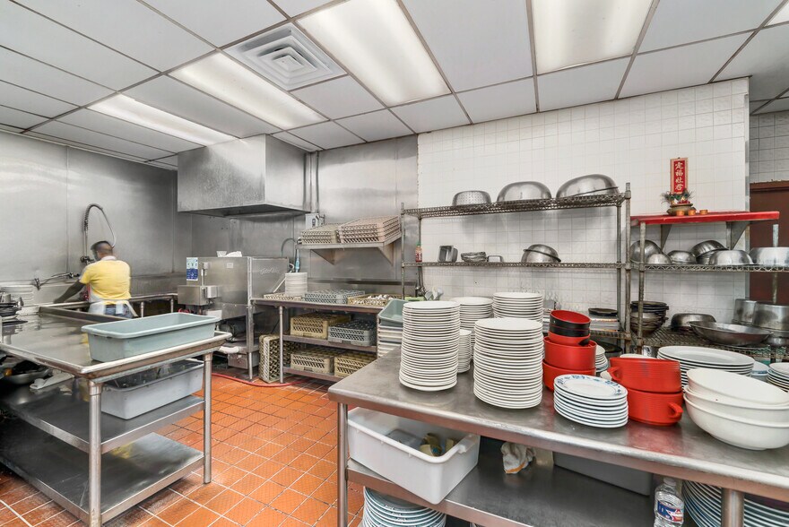 More Photos Of 2529 S 6 Hwy, Houston Restaurant For Sale